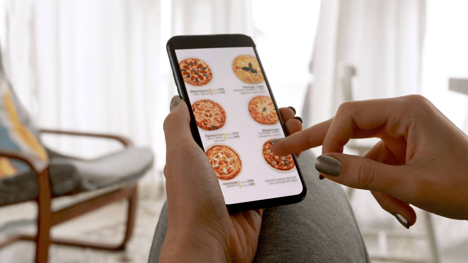 Ordering pizza on mobile app